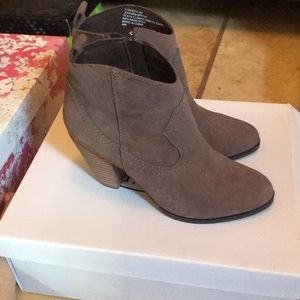 Steve Madden plover booties